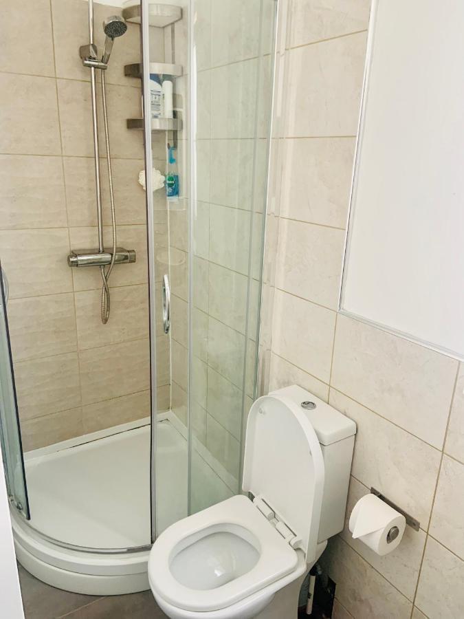 Ferienwohnung Beautiful Self Contained Studio London Exterior foto